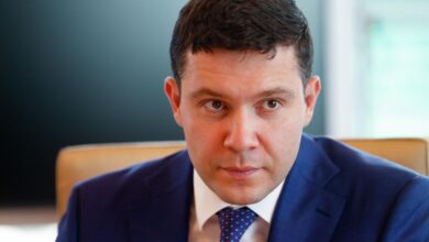 Скоростной поезд, символизирующий связь между Индией и Уралом