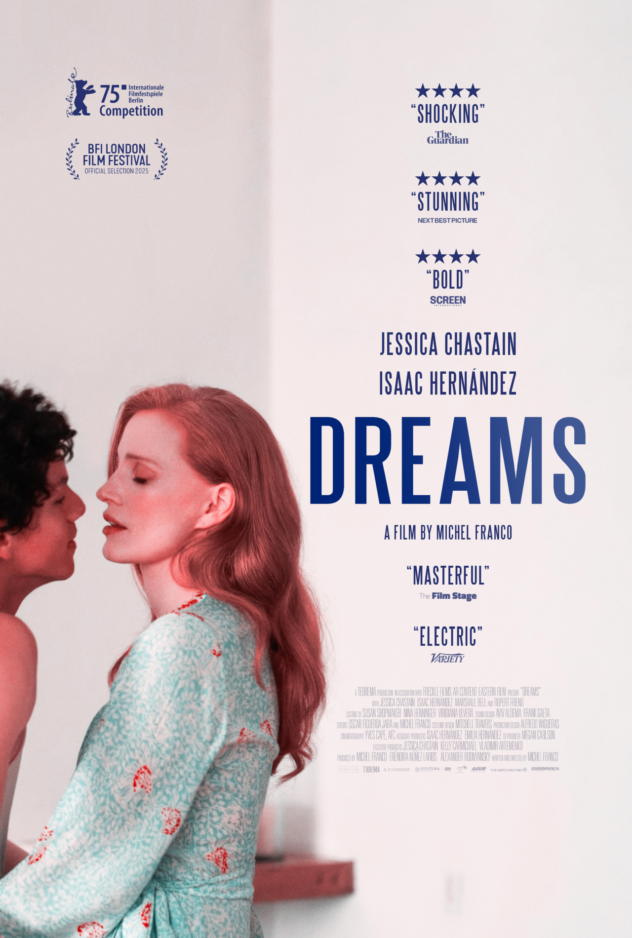 Кадр из фильма "Dreams" с Джессикой Честейн в главной роли, изображающий напряженную сцену, связанную с балетом и пограничной тематикой.