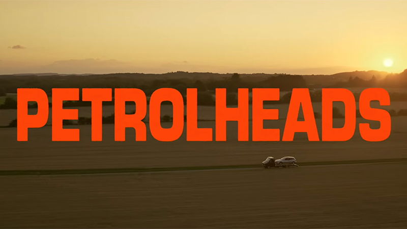 Ржавая Honda Civic в стиле роуд-муви, кадр из фильма Petrolheads