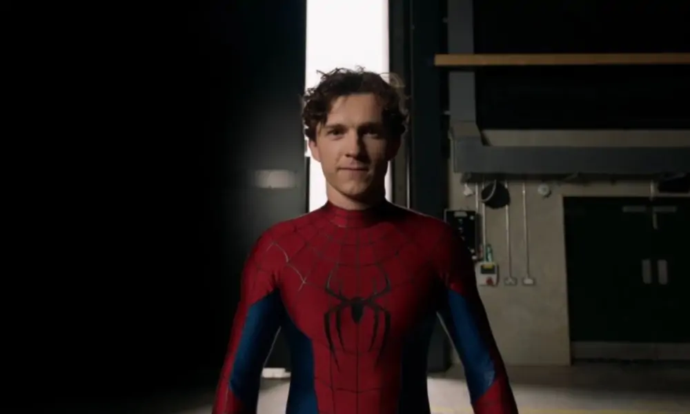 Фанаты в восторге от нового арта Spider-Man 4, сочетающего неоновый стиль, летнюю атмосферу и отсылки к Карателю.