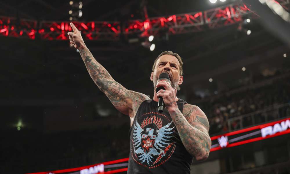 CM Punk передает фальшивый сценарий Винсу Макмэну