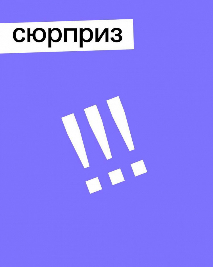 Изображение девушек, работающих над литературными произведениями в атмосфере творчества