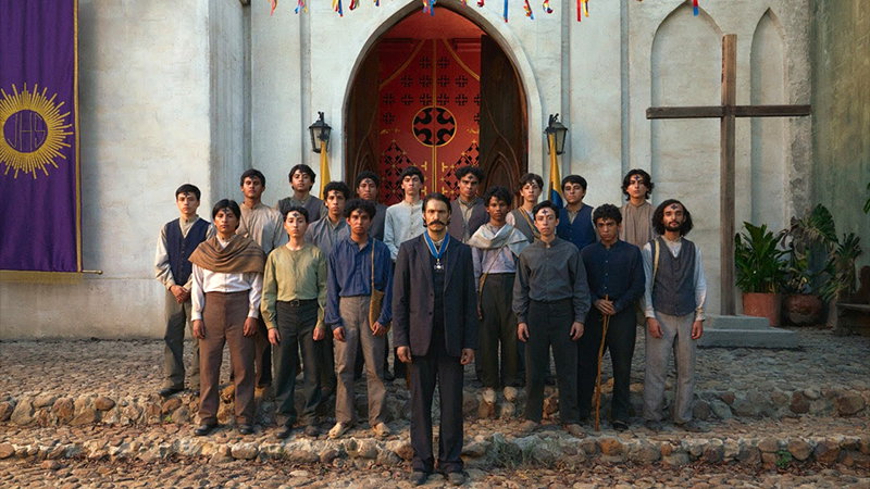 Финальная сцена сериала Netflix, изображающая мир Макондо в стиле магического реализма.
