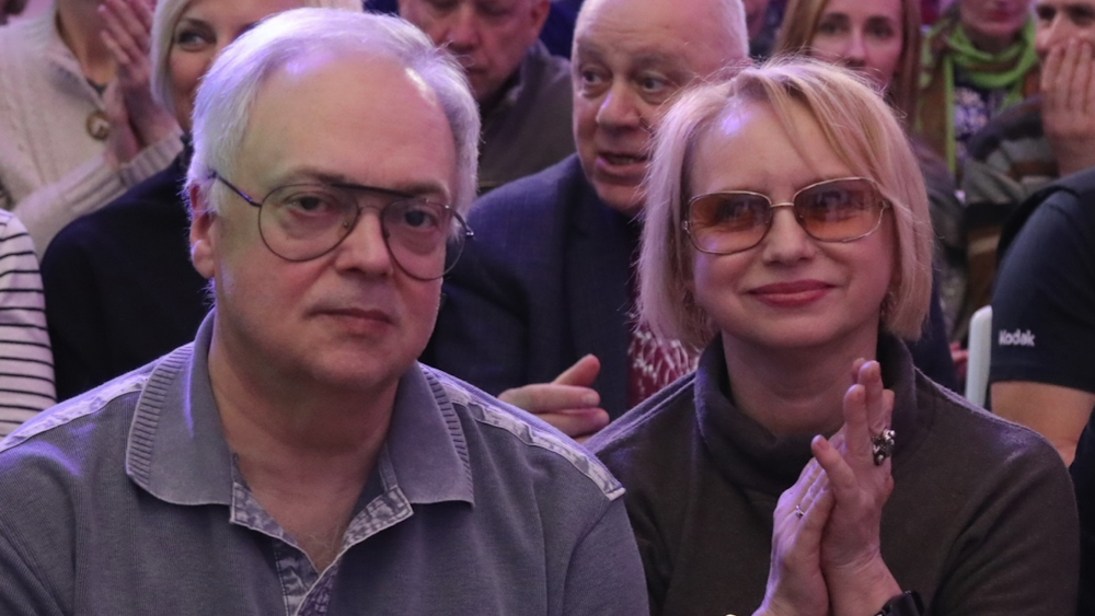 Актеры на церемонии свадьбы после 60 лет