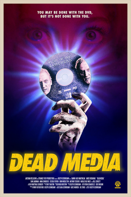 Инди-хоррор Dead Media на фоне DVD и монстров в гостиной