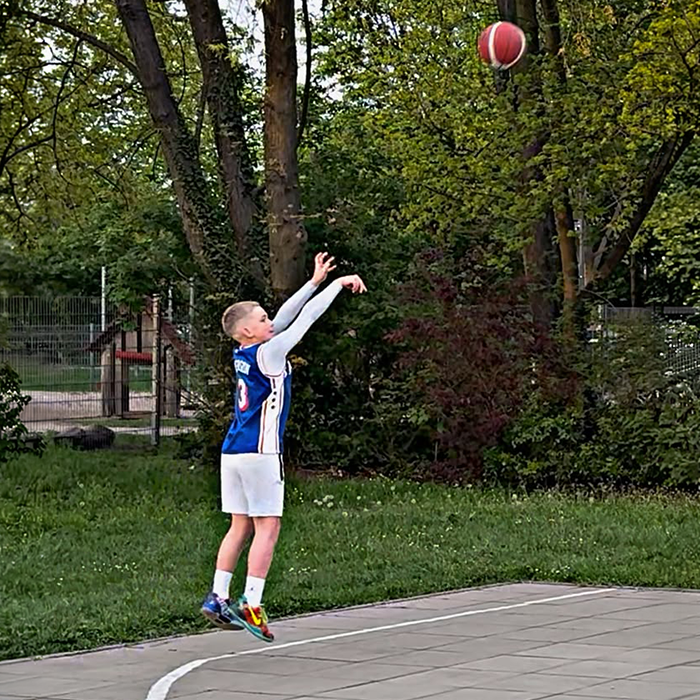 Paul, 12 Jahre, beim Athletiktraining