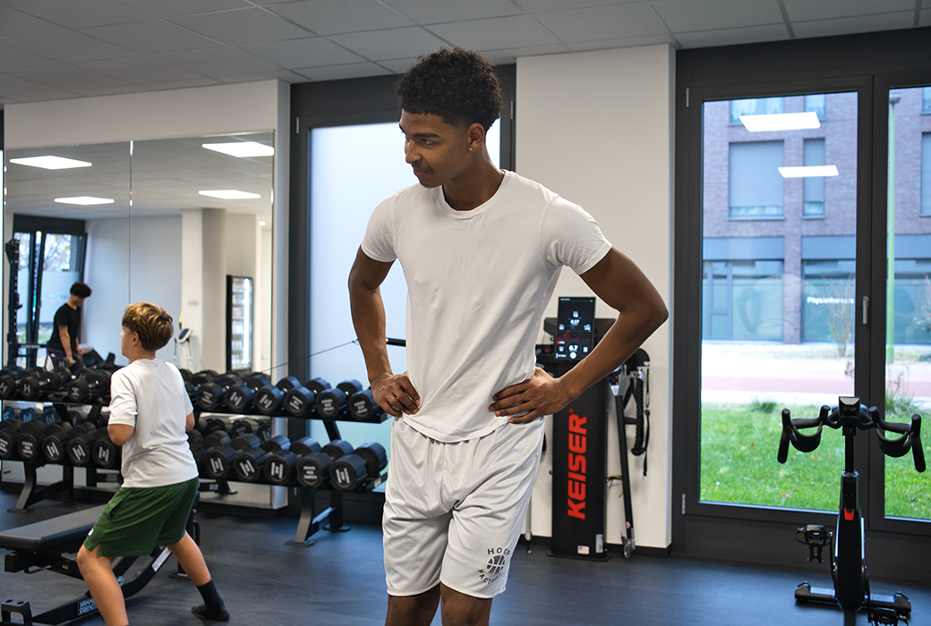 Chris, 16 Jahre, beim Athletiktraining