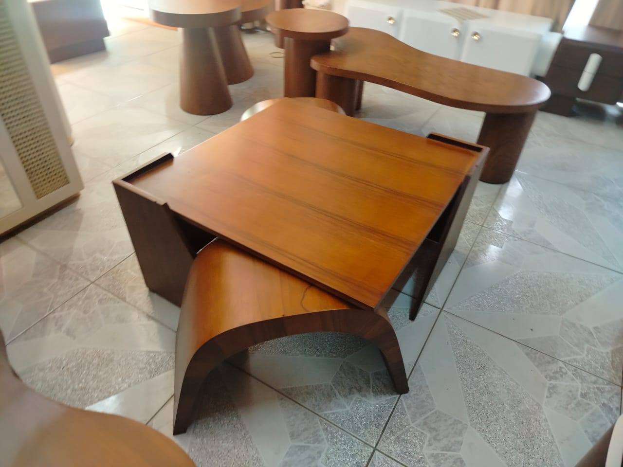 طقم ترابيزات مستطيلة متداخلة