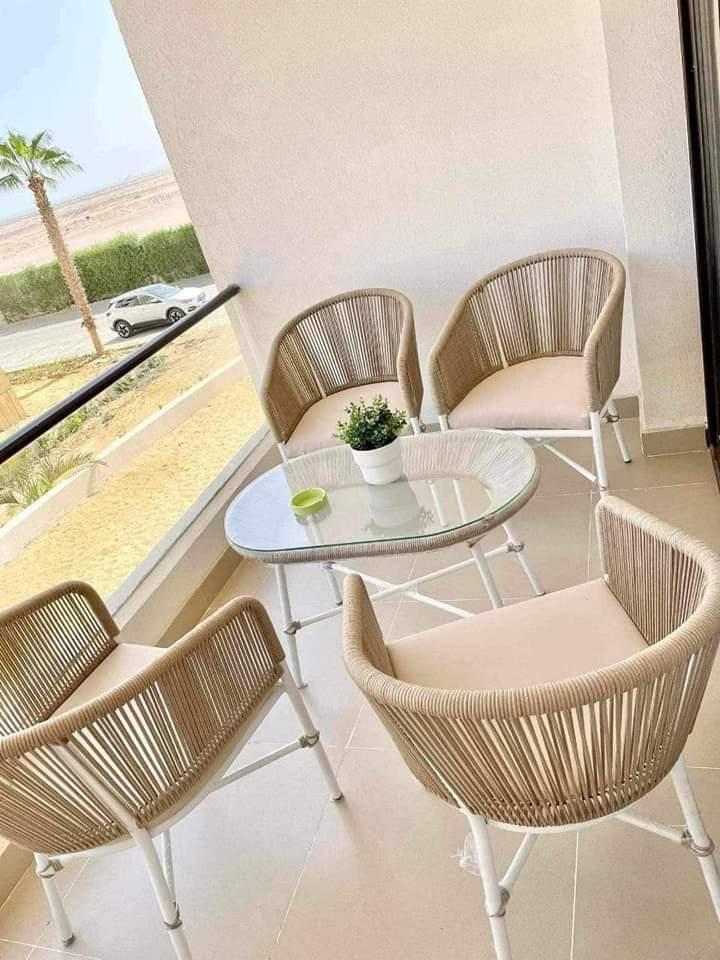 سفرة بلكونة وردية