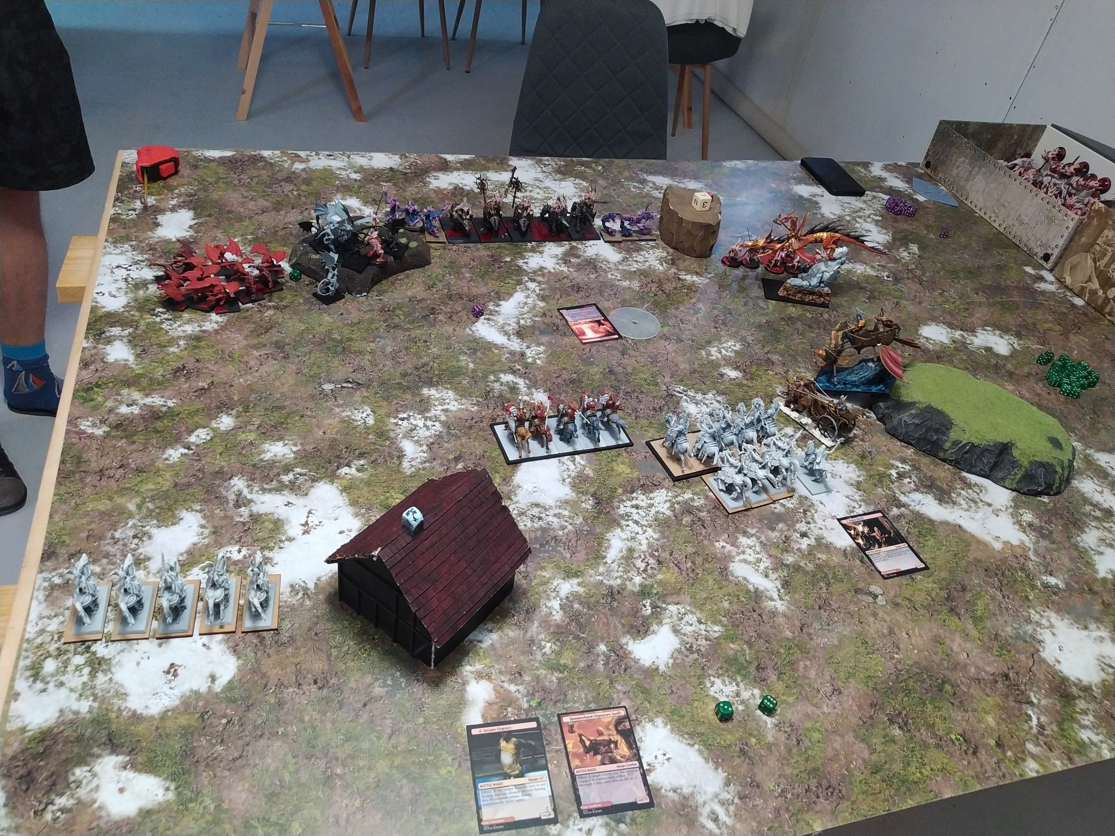 Round 1: High Elf Realms vs Daemons of Chaos (Warhammer: The Old World) — High Elves vs Deamons of Chaos Renegade