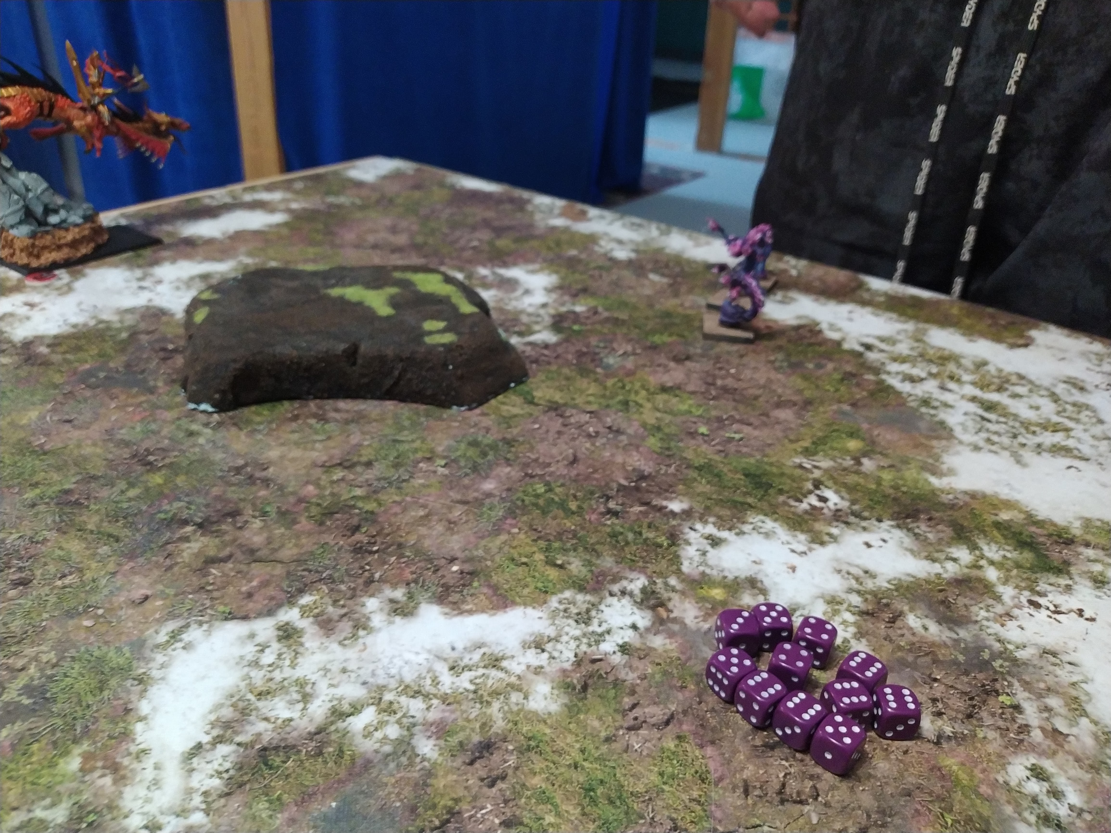 Round 5: High Elf Realms vs Daemons of Chaos (Warhammer: The Old World) — High Elves vs Deamons of Chaos Renegade