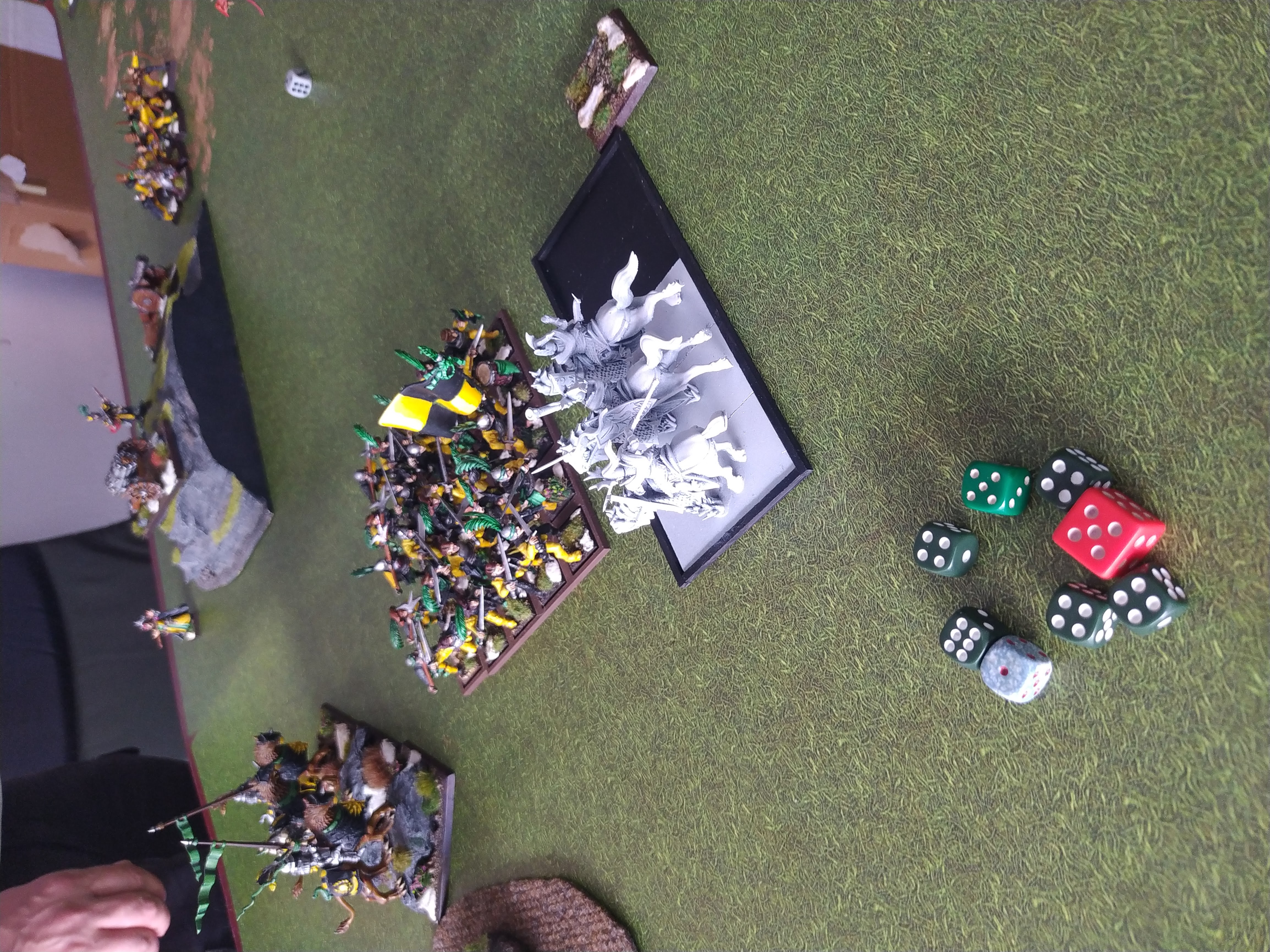 Round 1: High Elf Realms vs Empire of Man (Warhammer: The Old World) — High elves vs imperium w garażu :)