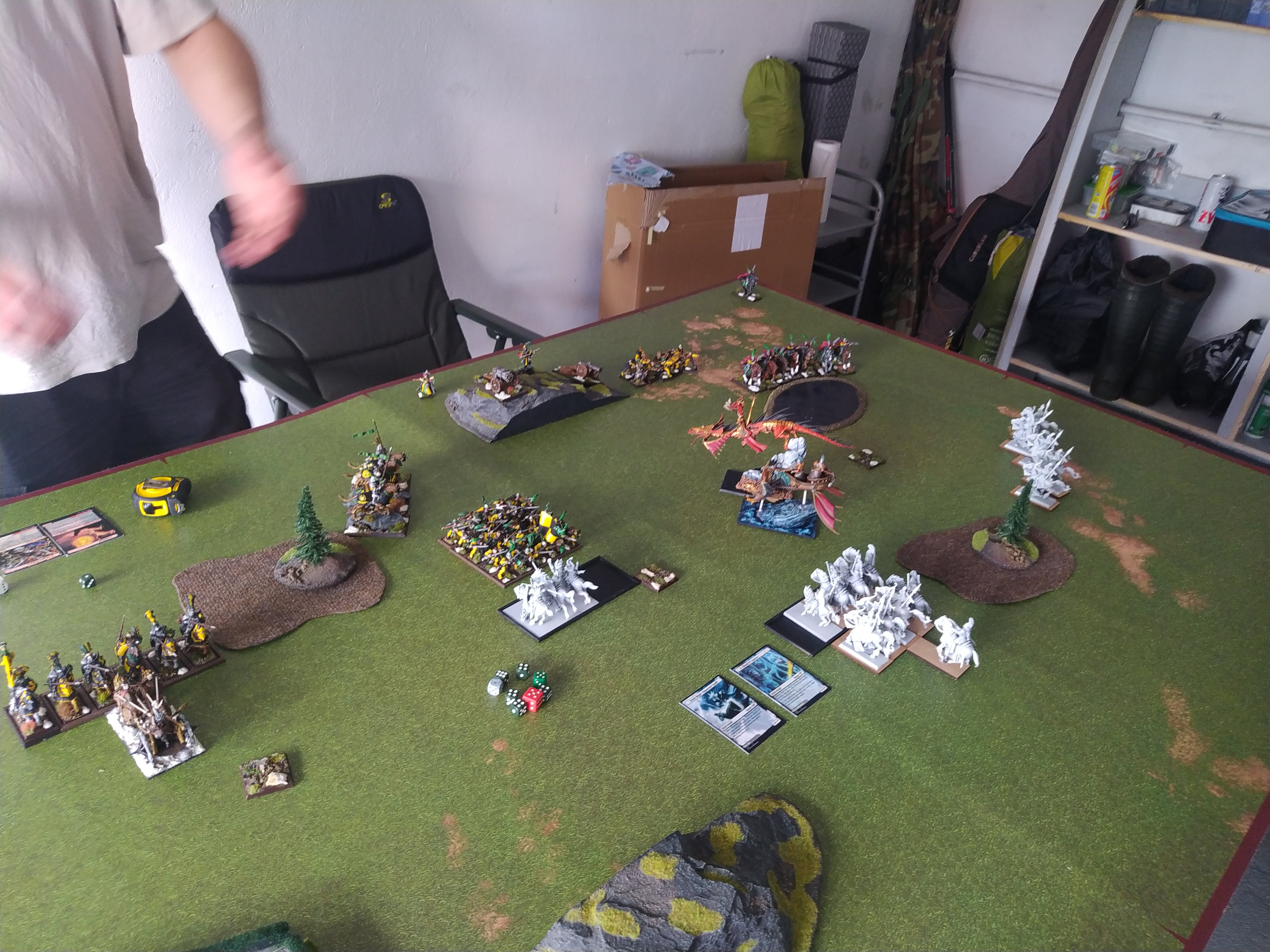 Round 1: High Elf Realms vs Empire of Man (Warhammer: The Old World) — High elves vs imperium w garażu :)