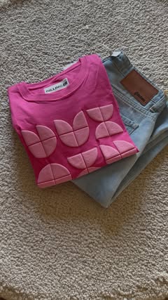 Instagram Reel by @diivyasavvy, published May 13, 2026. Comment “outfit” / share me this reel ?? Share your bestie… Oversized T-shirt and baggy jeans from Mynt…