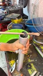 Instagram Reel by @mecanicademotos___, published May 23, 2026. Aprende a realizar el cambio de retén y líquido de barras en tu moto de forma sencilla y efectiv…