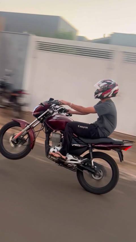 Instagram Reel by @brasileiro_035, published May 16, 2026. Na RLK da mix turbo ? . . . . . . . #grau #grauderua #grauecorte #honda #osascorte titan fan puxouco…