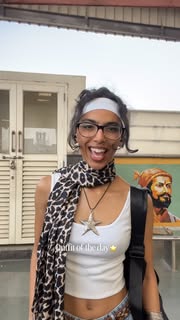 Instagram Reel by @_kanuuu__, published Apr 25, 2026. College outfit checkkk 90s Fashion, Headband style, Outfit inspo, Chatpati ladki, DU, College, fyp #90sfa…