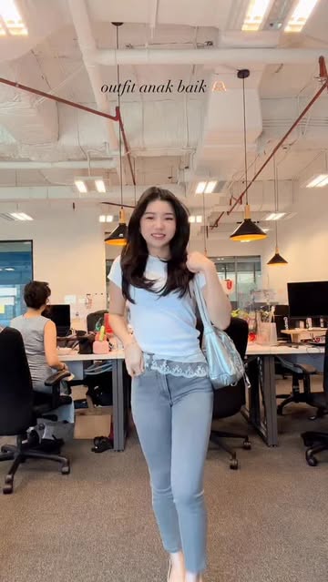 Instagram Reel by @nathaniawiranda, published Apr 24, 2026. keeping my outfit casual but taking my work seriously ???‍? #ootd #officeoutfit