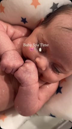 Instagram Reel by @aubolivar, published May 31, 2026. Nuestra pequeña rutina nocturna, aprendiendo juntas cada día ?? Estoy probando introducir la lectura de c…
