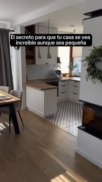 Instagram Reel by @decorarhogarinteriores, published May 23, 2026. Menos ruido visual y más intención. Menos cosas pequeñas. Más aire. Mejor distribución. Porq…
