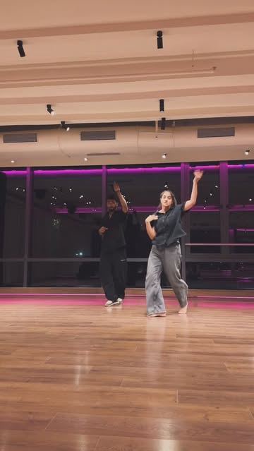 Instagram Reel by @kinjalshahhh_, published Apr 24, 2026. tonight on the floor? choreography : @prateekshettigar ( on the floor , Jennifer lopez , jlo , dance…