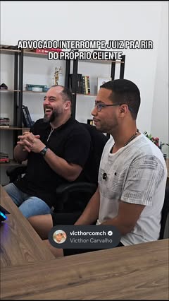Instagram Reel by @victhorcomch, published May 26, 2026. ADVOGADO CAI NA GARGALHADA APÓS CLIENTE “VIRAR UM FURÃO” NO TRIBUNAL ???