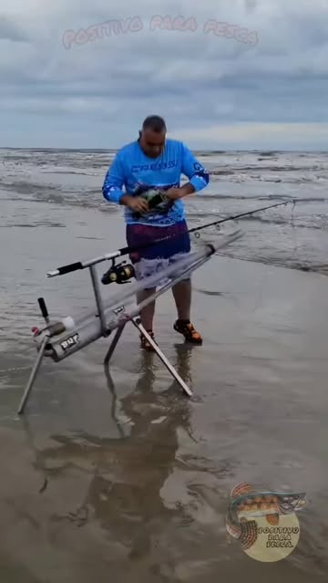 Instagram Reel by @positivoparapesca, published May 23, 2026. El mejor estilo de pesca ?? Basooka lanza cebos congelados 8000 #pesca #pescaria #fish #fishing #…