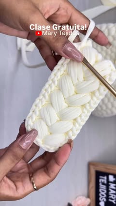 Instagram Reel by @marytejidoss, published May 26, 2026. ?Encanto, dulzura y artesanía? precioso bolso tejido a crochet con variedad de puntadas que elevan su…