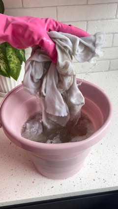Instagram Reel by @hall_at_home, published May 17, 2026. The Sunday reset starts now! ?? My favourite way to get new week ready ? #thepinkstuff ambassador #cle…