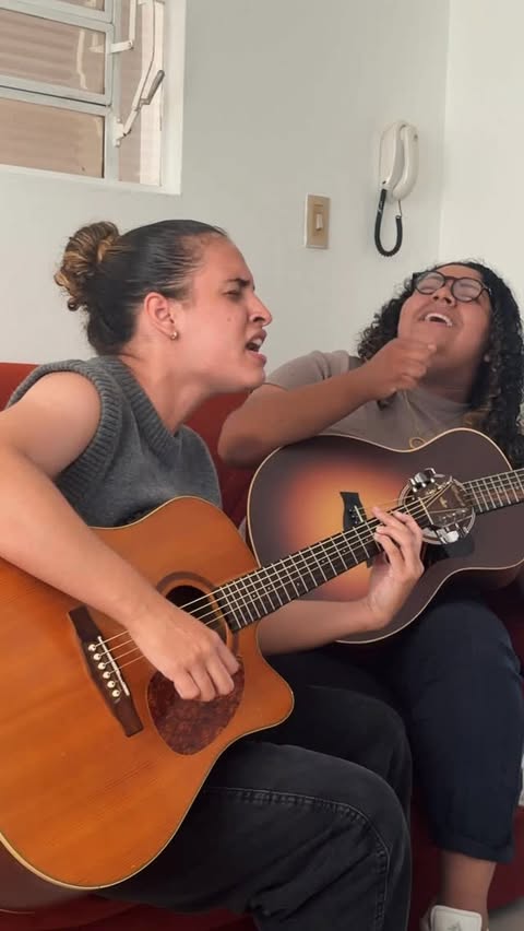 Instagram Reel by @grazialve_s, published May 4, 2026. Que música linda! @grazialve_s @eucamillymoraes ❤️‍? - #cover #cristão