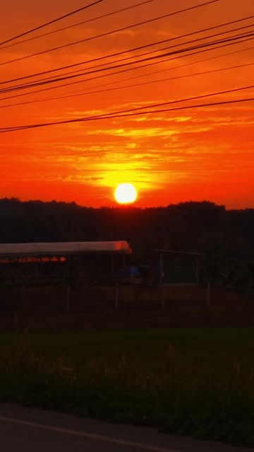 Instagram Reel by @spk3241_, published May 27, 2026. Sunset Glow Video?⛰️ : Galaxy S25 FE!! #spk #SAMSUNG #ถ่ายไงได้งี้ #สอนถ่ายภาพ #ถ่ายรูปสวยด้วยมือถือ