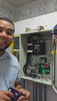 Instagram Reel by @solecomsrl, published May 18, 2026. Menos cables, más inteligencia. ⚡ La evolución de los interruptores de transferencia automática ya está…