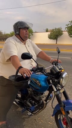 Instagram Reel by @gorditosabroson1, published May 24, 2026. La vida en las calles de moto taxis o jummys jajajajjj?????✅