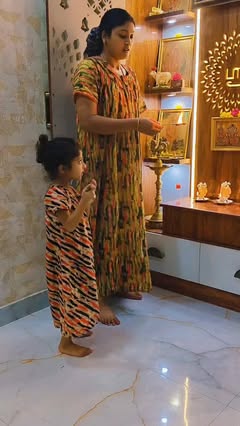 Instagram Reel by @sindhu199305, published May 28, 2026. Samy pattu poda sonathuku epadiya?...Ennama Yosikiranka... ????? Samy samy solupothu..... #trending #v…