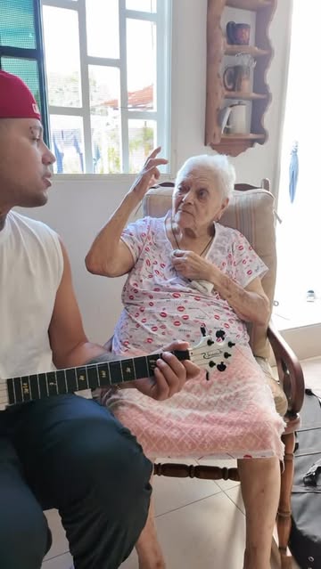 Instagram Reel by @soybandy, published May 4, 2026. Cantando con mamaina