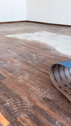 Instagram Reel by @parketarstvo_majcen, published May 23, 2026. Quick renovation ✅ #renovation #flooring #loba