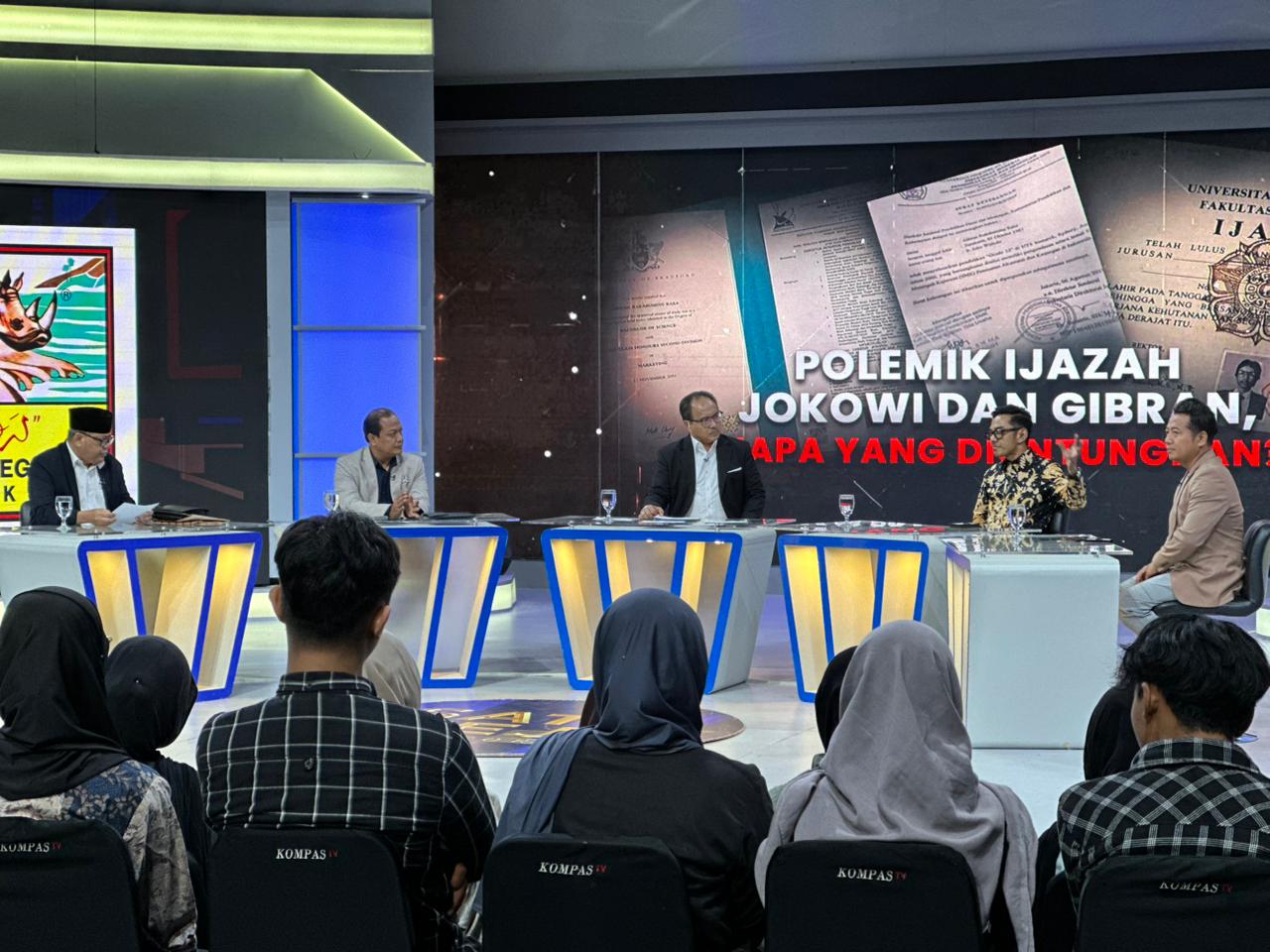 Polemik Ijazah Berkepanjangan, Jokowi Untung, Prabowo Buntung?