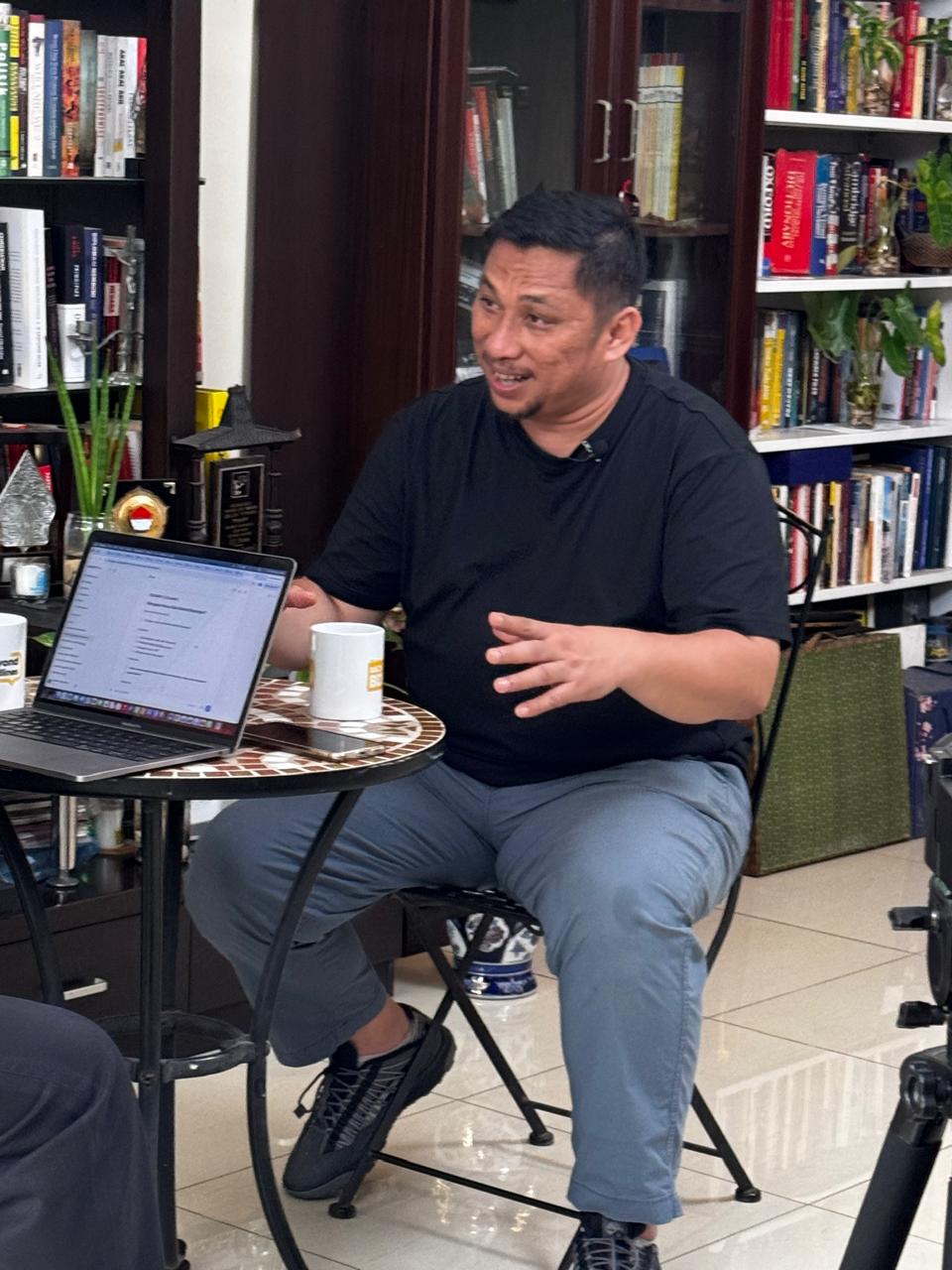 Feri Amsari Jamin Kabinet Bayangan Tak Akan Jadi Parpol Apalagi Terima Jabatan dari Pemerintah