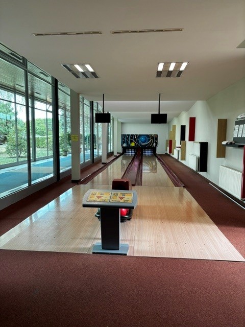 BOWLING