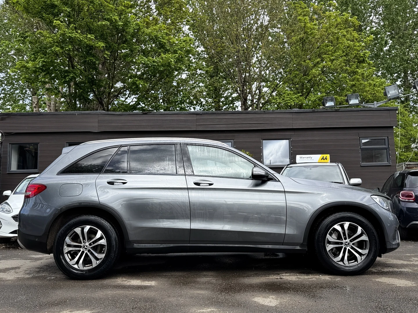 2017 Mercedes-Benz GLC thumbnail 3