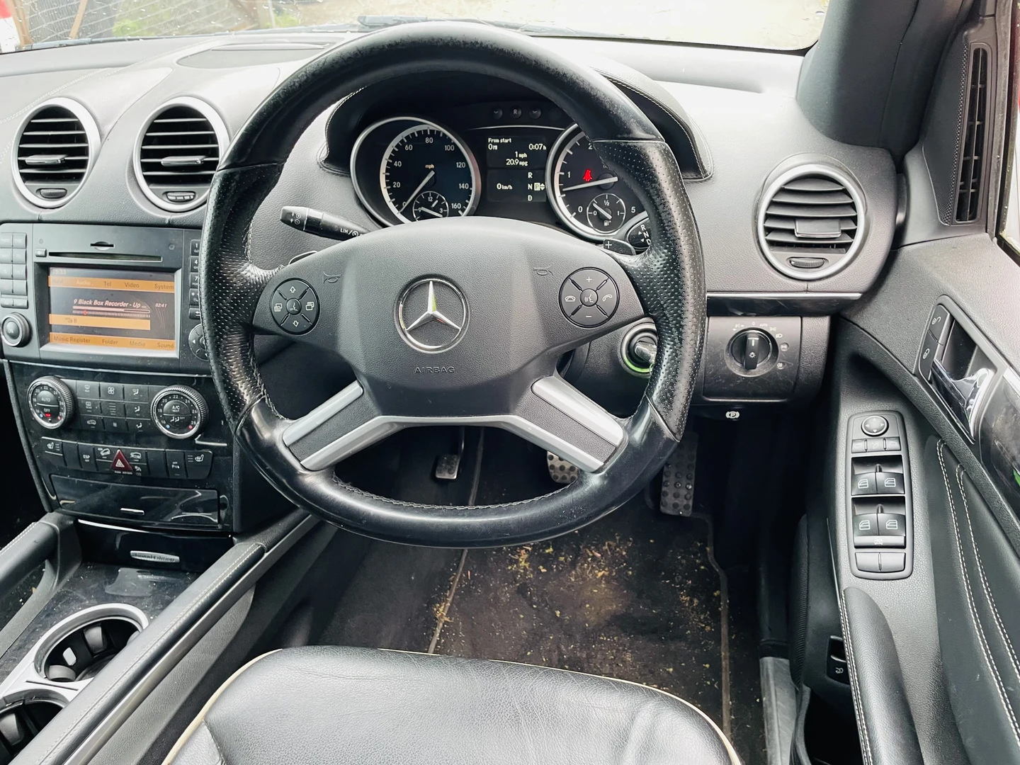 2011 Mercedes-Benz M-Class thumbnail 10