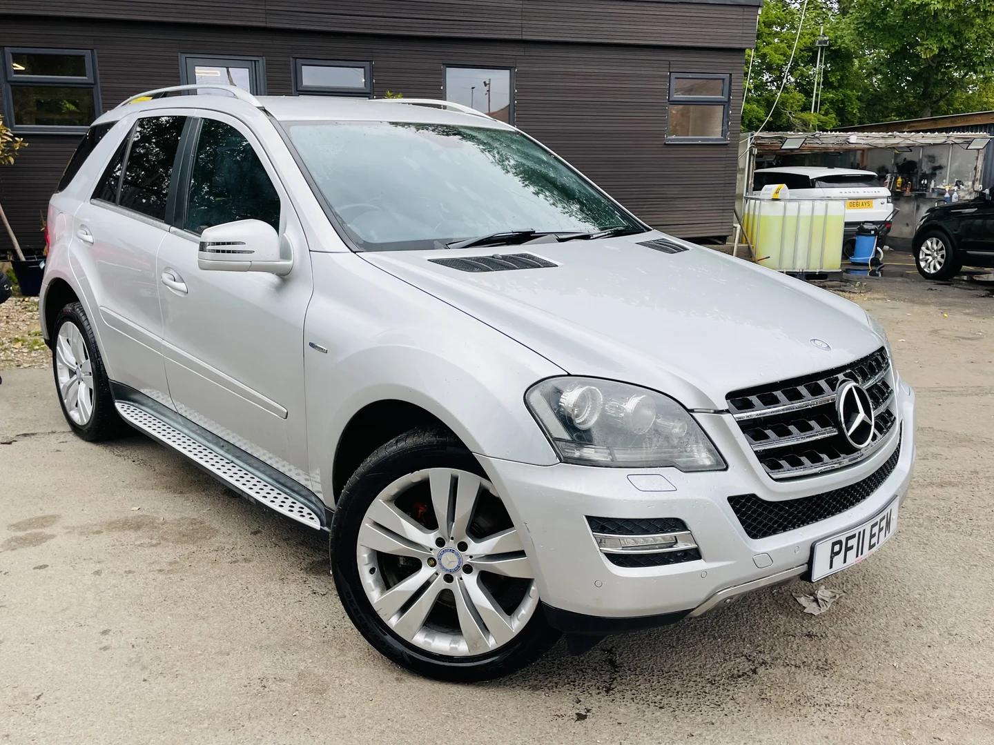 2011 Mercedes-Benz M-Class thumbnail 5