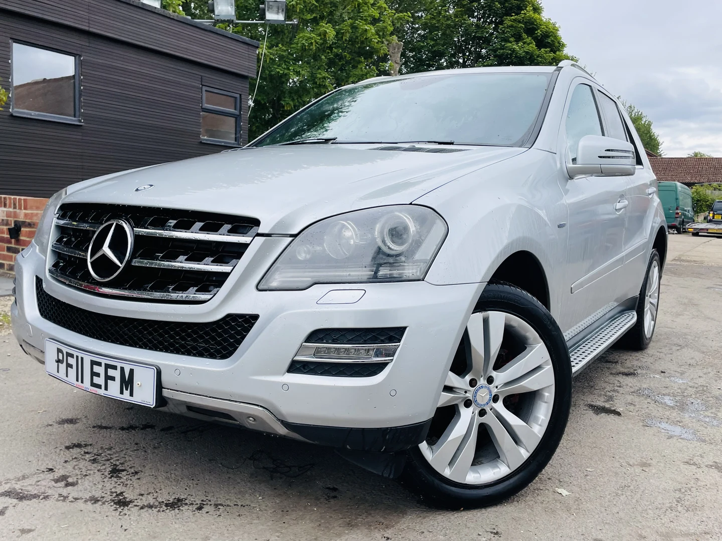 2011 Mercedes-Benz M-Class thumbnail 7