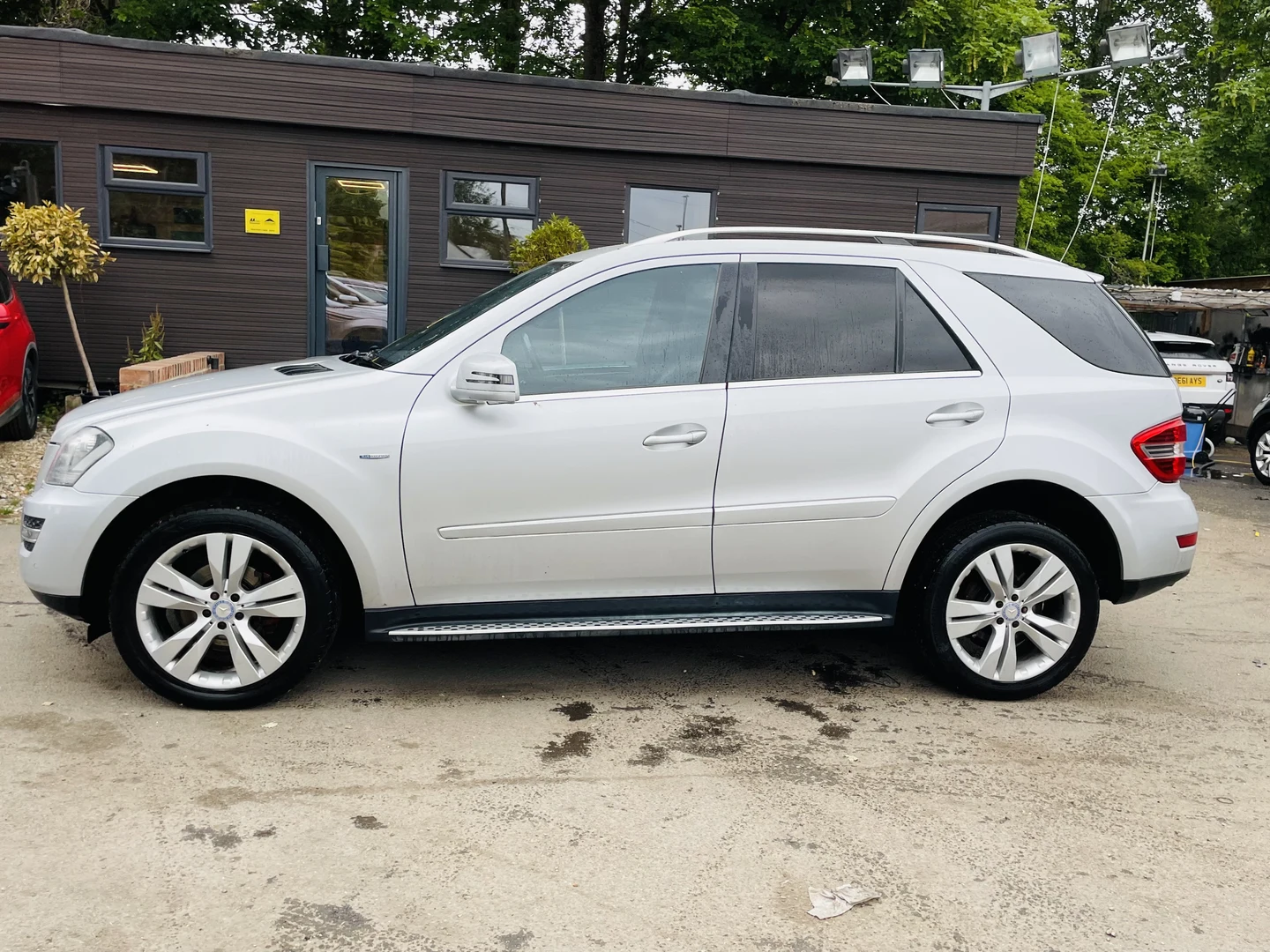 2011 Mercedes-Benz M-Class thumbnail 4