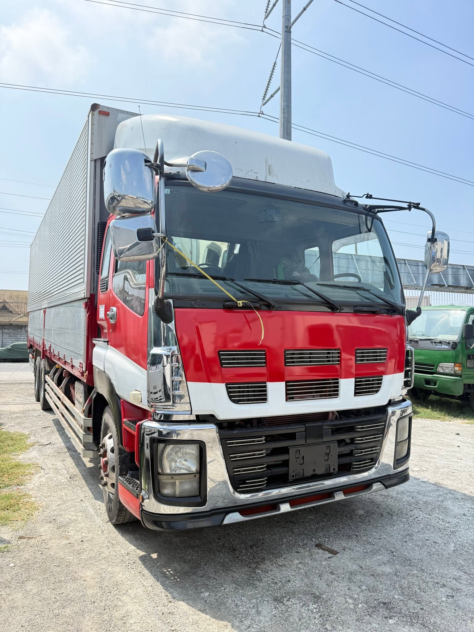 Isuzu Giga Wingvan