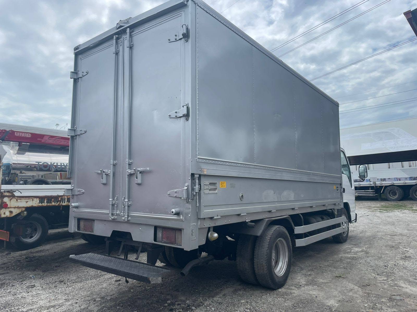  2021 Isuzu Elf Wingvan