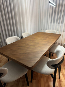 Tavolinë ngrënieje me 6 karrige