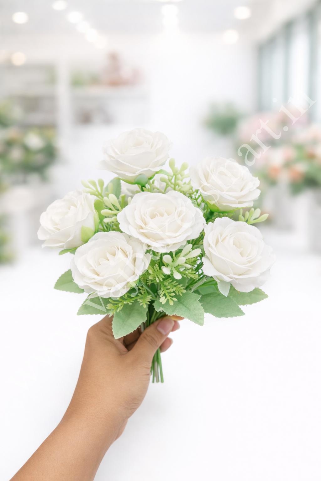 RB9 Elegant White Rose Bunch 5R+MF