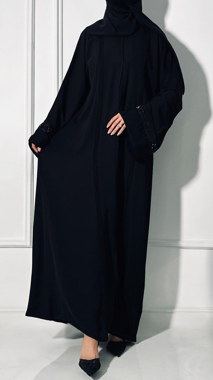 عباية سوداء فاخرة