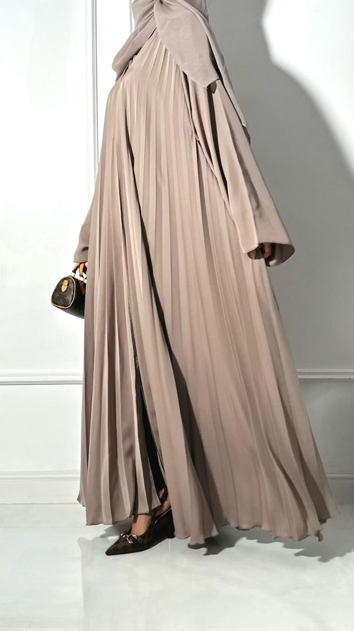 عباية بليسيه بيج أنيقة